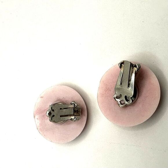 Pink circle clip on earrings - Picture 4 of 7